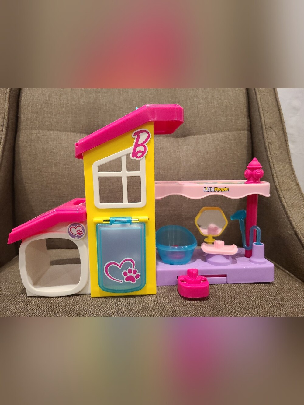 Fisher-Price Little People Barbie Toy Play and Care Pet Spa Playset w/ sound